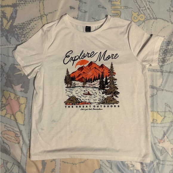 SHEIN White Short Sleeve Tee with Nature Graphic - Picture 1 of 3
